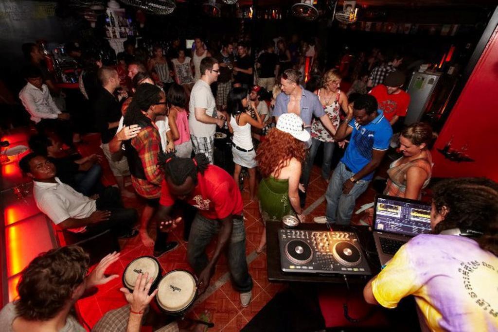 بنوم بنه Top Banana Guesthouse & Rooftop Bar المظهر الخارجي الصورة