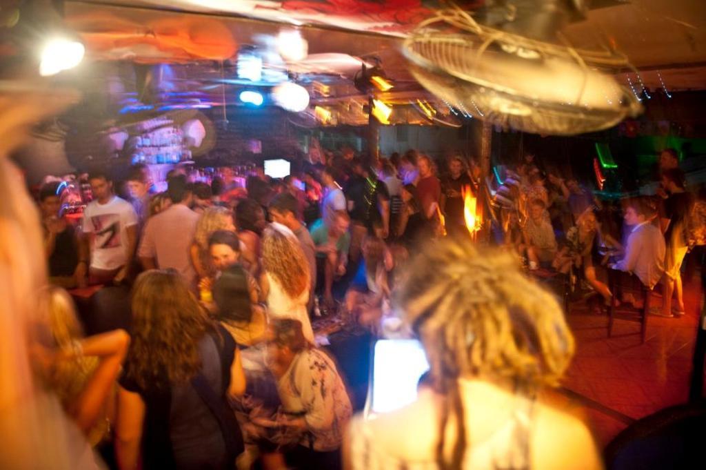 بنوم بنه Top Banana Guesthouse & Rooftop Bar المظهر الخارجي الصورة