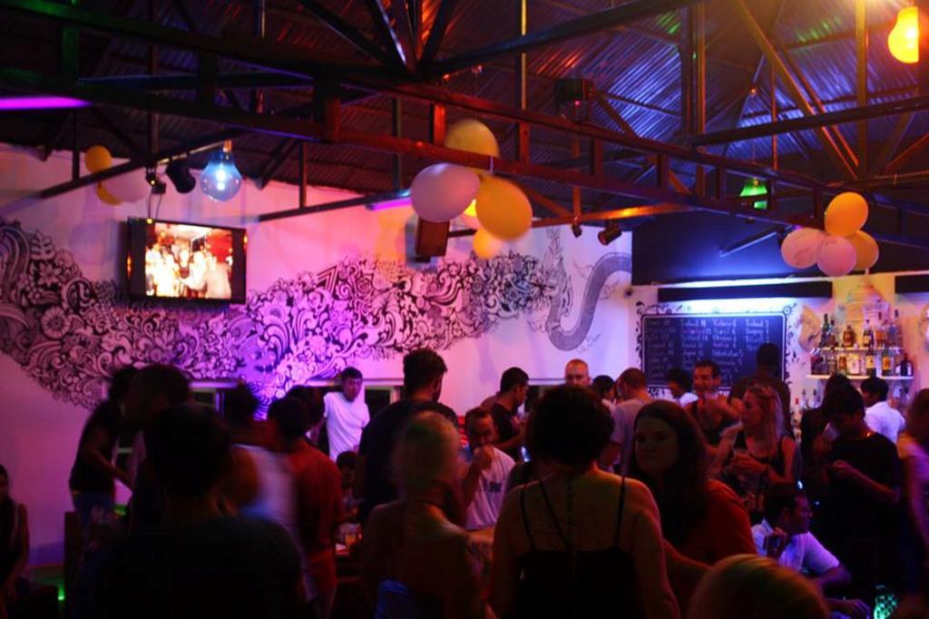 بنوم بنه Top Banana Guesthouse & Rooftop Bar المظهر الخارجي الصورة