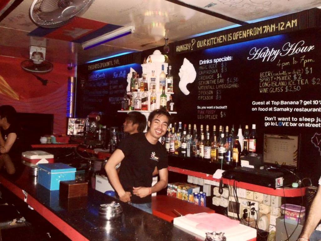 بنوم بنه Top Banana Guesthouse & Rooftop Bar المظهر الخارجي الصورة