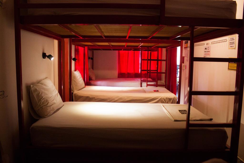 بنوم بنه Top Banana Guesthouse & Rooftop Bar المظهر الخارجي الصورة