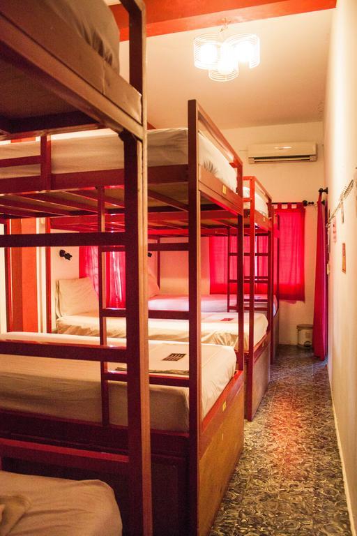 بنوم بنه Top Banana Guesthouse & Rooftop Bar المظهر الخارجي الصورة