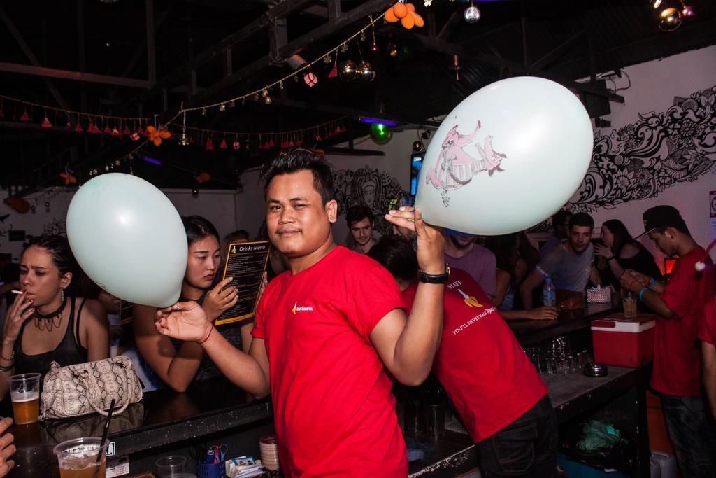 بنوم بنه Top Banana Guesthouse & Rooftop Bar المظهر الخارجي الصورة